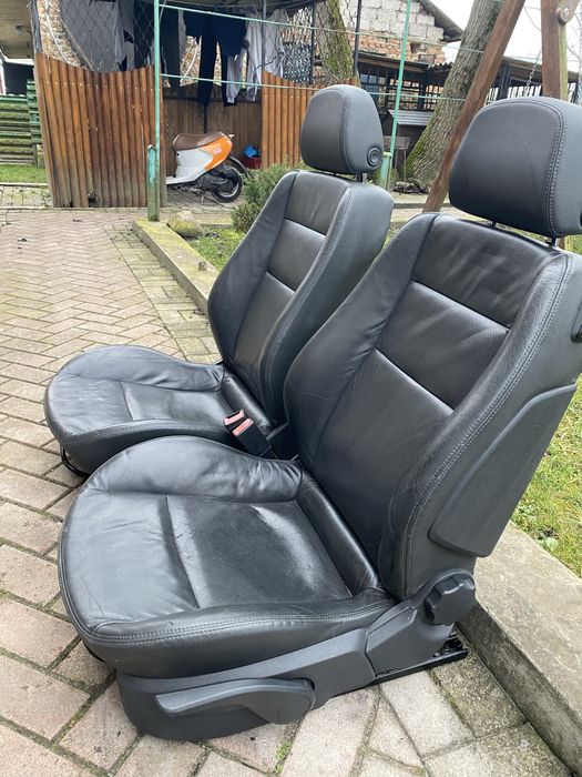 Відкидні сидіння