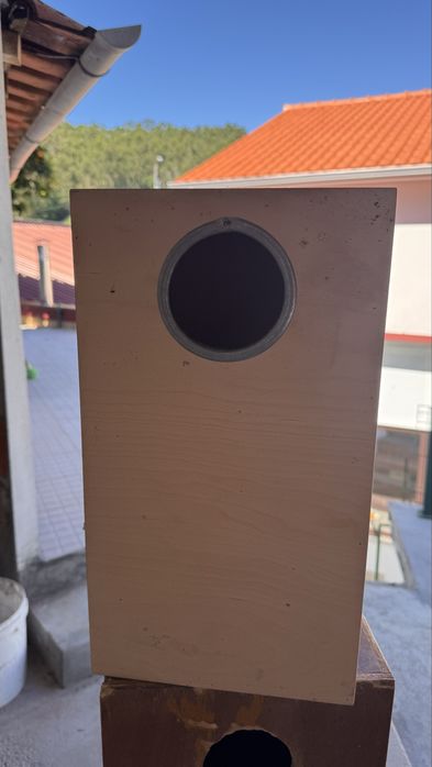 Ninhos para aves de medio porte