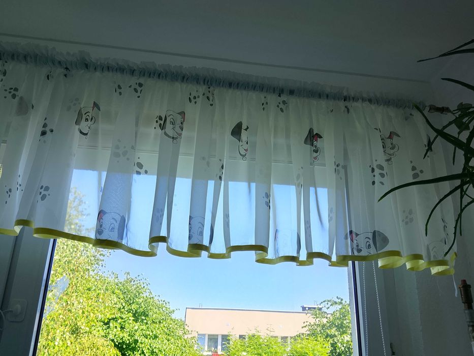 Krótka firanka do pokoju dziecięcego dalmatyńczyki 52x350