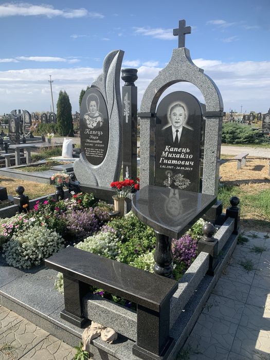 Гранітні памʼятники від виробника