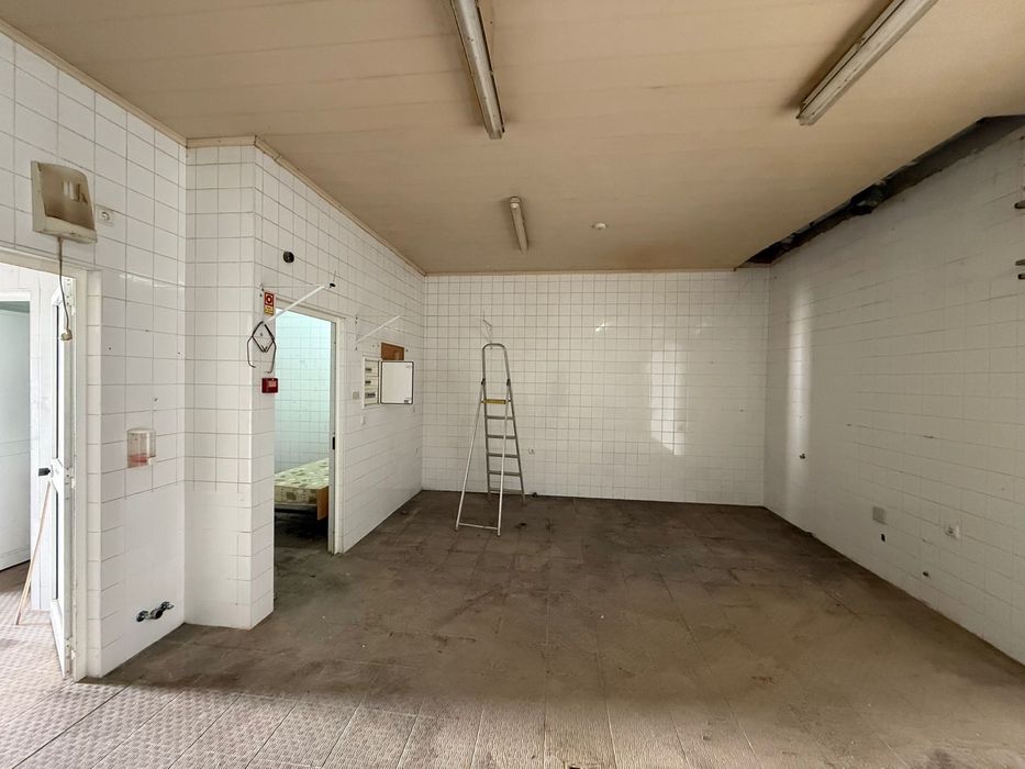 Aluga se armazem 72m2