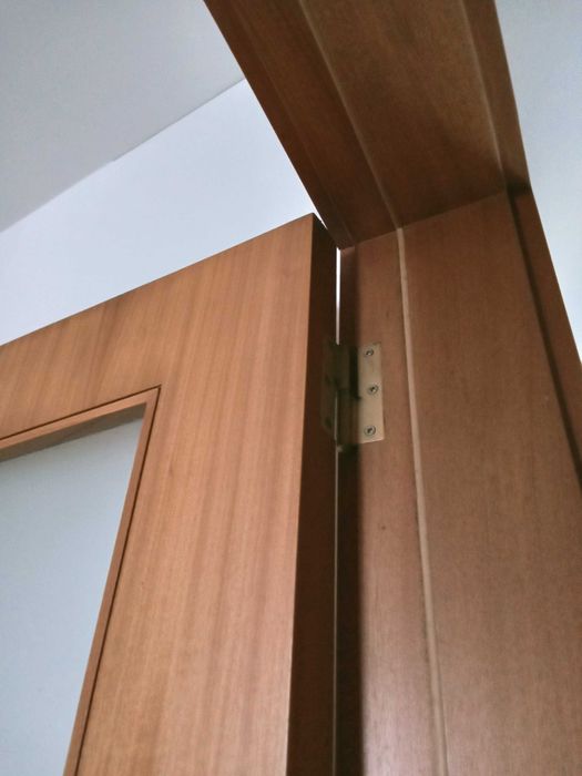 Porta interior em madeira e vidro