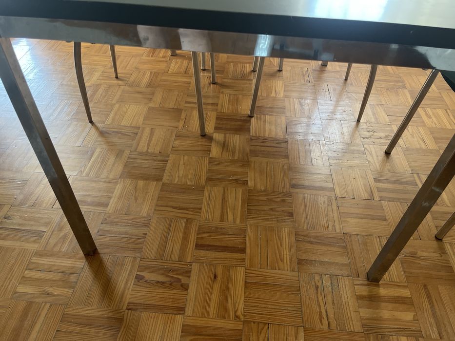 Mesa preta em excente estado