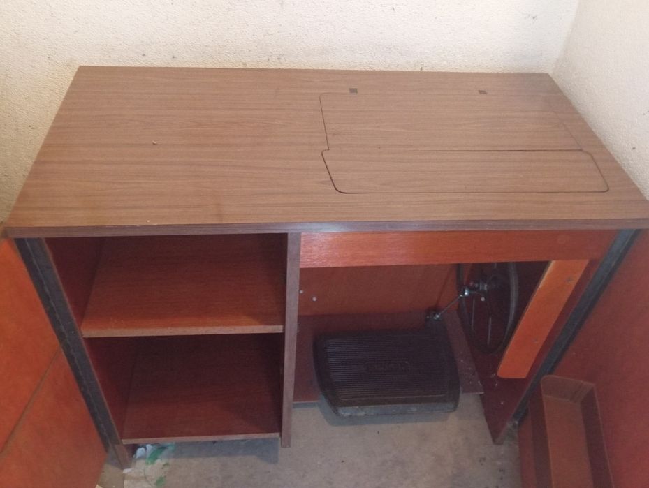 Mesa para máquina de costura