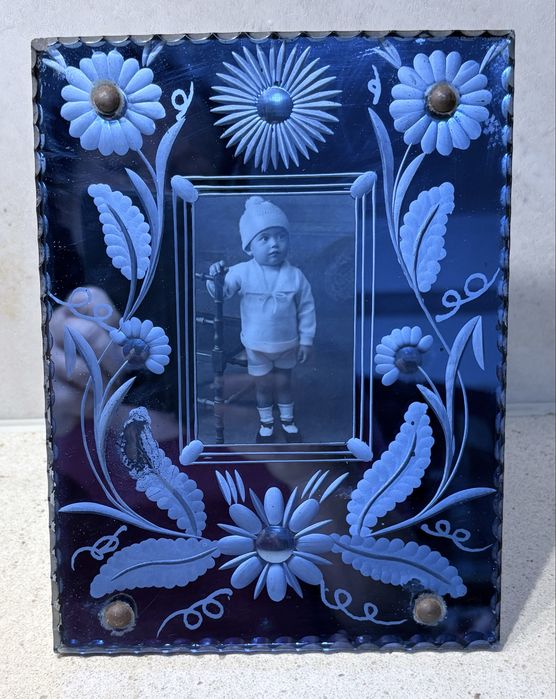 Rara e muito linda antiga moldura estilo veneziana em vidro gravado azul