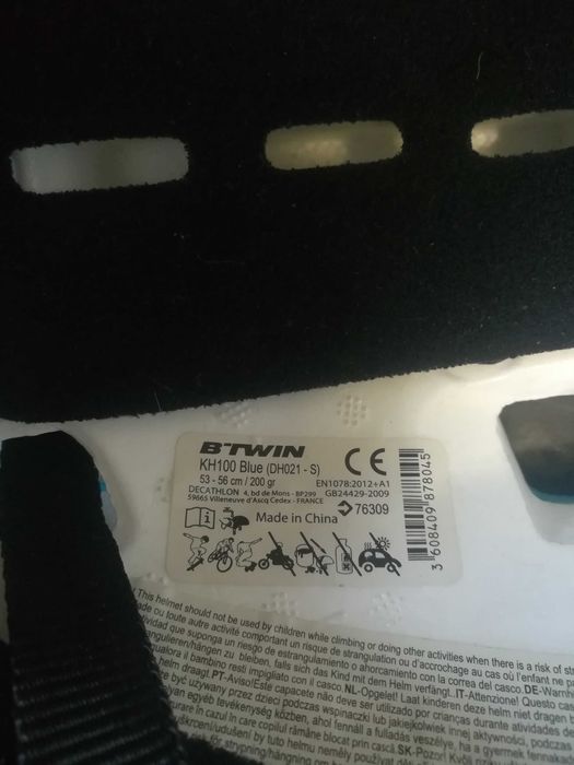 Продаю детские шлемы