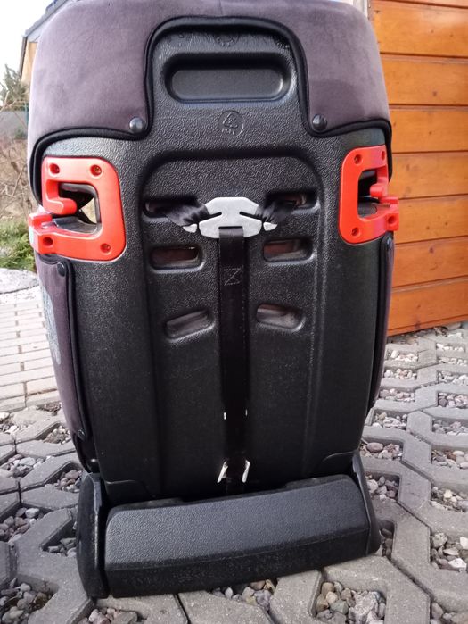 Fotelik samochodowy dla dziecka.