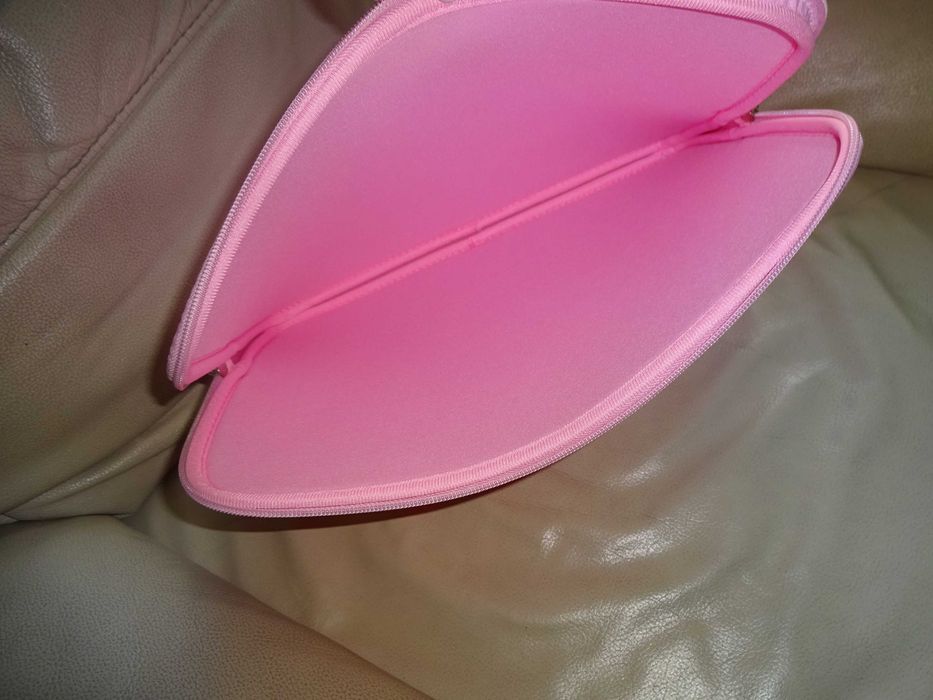 Neopreonowe jasno różowe pastelowe etui pokrowiec na komputer 13'