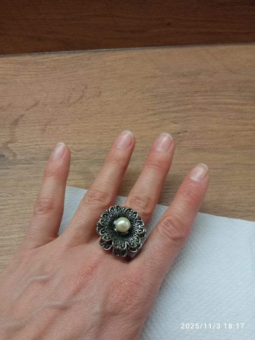 Pierścionek srebrny z perełką