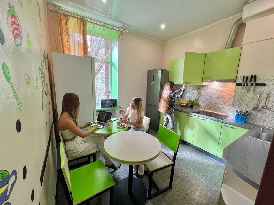 Аренда койко-места в 4х местной комнате, м.Лукьяновка, ТЕПЛО и СВЕТ!