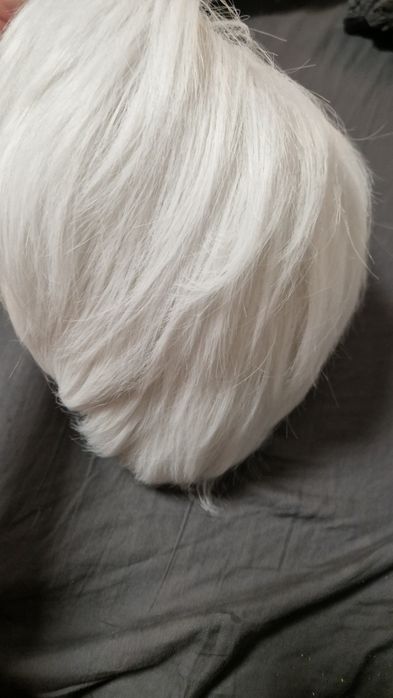Peruka jasny platynowy blond białe włosy  krótki bob