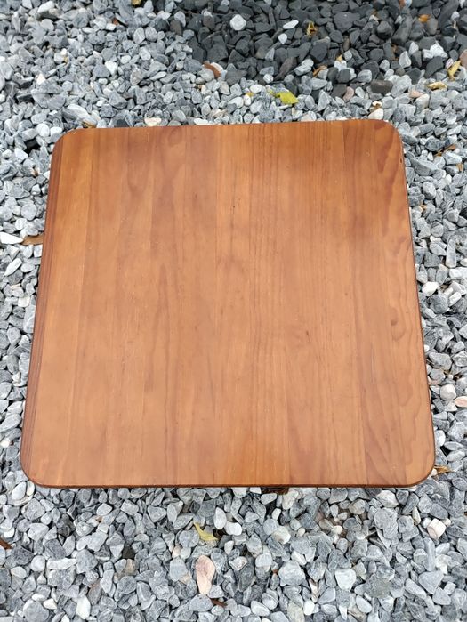 Mesa em madeira maciça