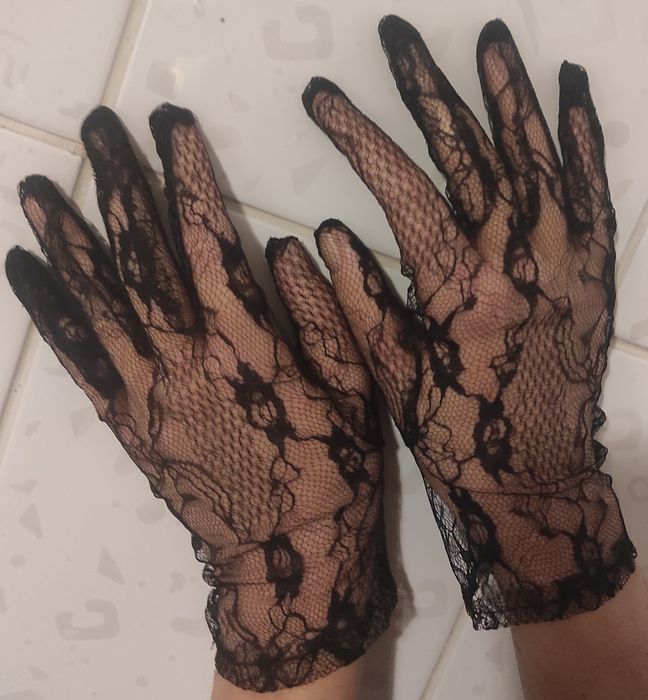 Кружевные перчатки