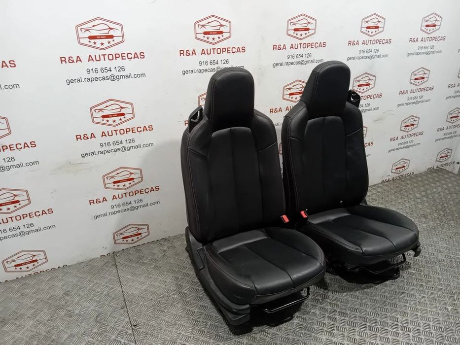 Conjunto de Bancos Mazda MX-5 NC em Pele Original