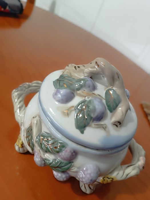 Açúcareiro ou Terrina Pequena. Porcelana Antiga