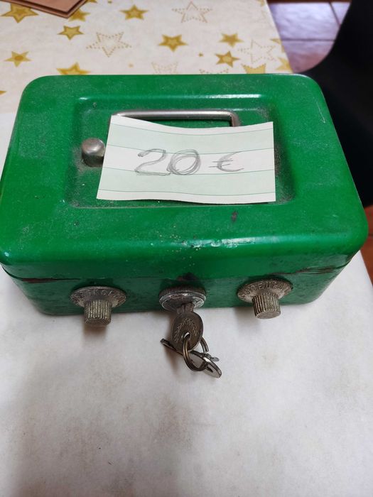 Coleção de cofres antigos BOM PREÇO