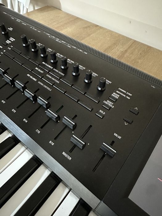 Korg Kronos 2 61 синтезатор