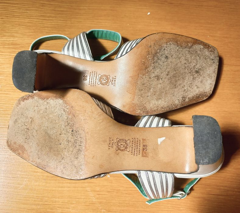 Sandałki srebrno białe że skóry 38