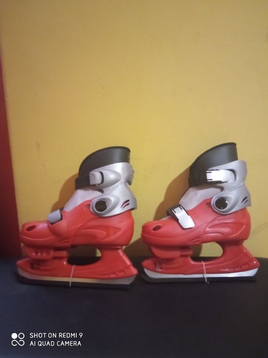 Łyżwy hokejowe nowe dziecięce Nijdam 30-31