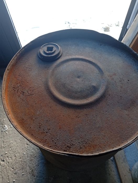 бочка металева..