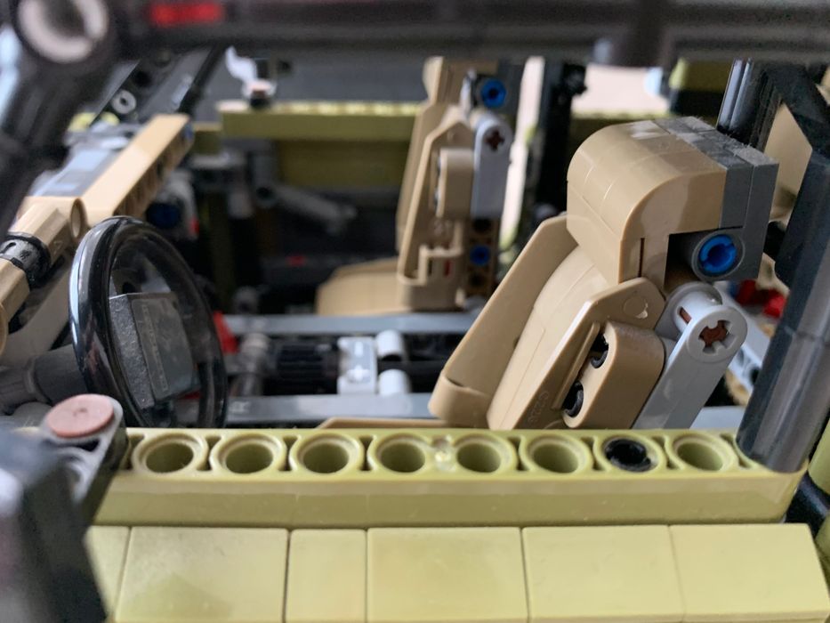 “ Land Rover Defender” Set já montado 75€.