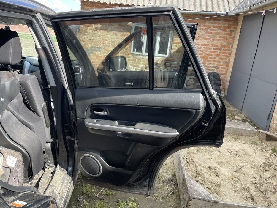 Suzuki Grand vitara 2005 на запчастини