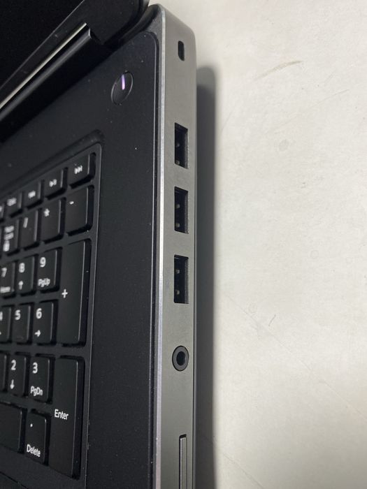 Надійний Dell Precision 7710 17" IPS FHD i5-6300HQ AMD R9  Win 10 Pro