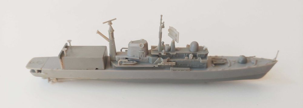 Kit de modelismo montado 1/700 do Transporte Multiuso ARA Hércules