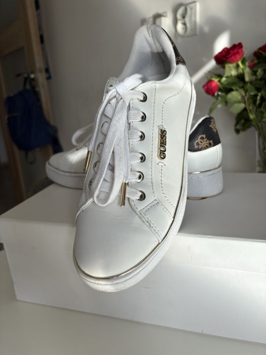 Snikersy Guess r. 40
