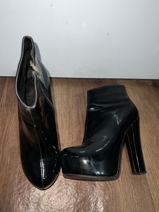 жіночі ботинки на каблуку