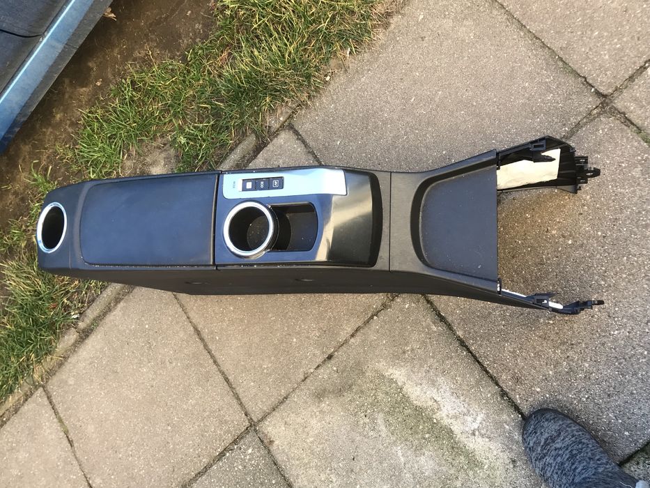 Podłokietnik Toyota prius plus 2020r skóra