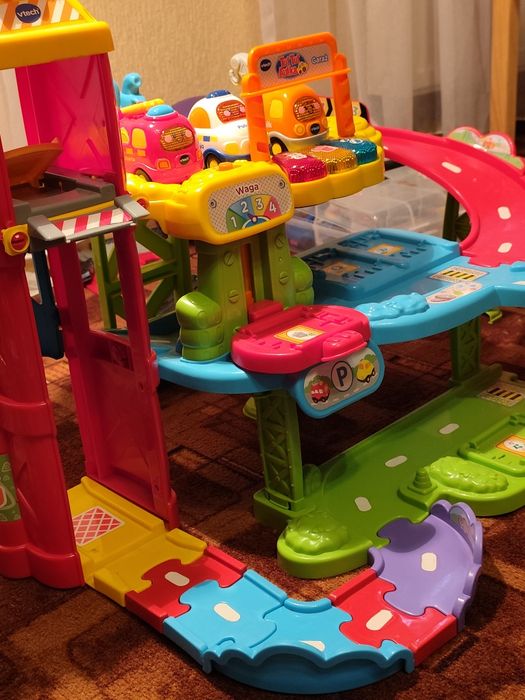 Garaż Vtech + 3 samochodziki vtech