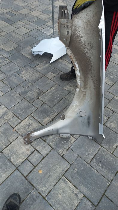 Vw passat b5 fl lift blotnik przedni prawy srebrny ly7w