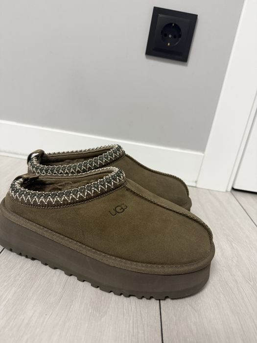 Коричневі уггі UGG