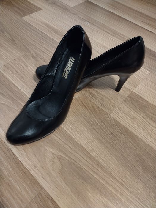 Szpilki skórzane jak nowe