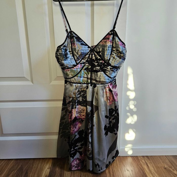 Piękna sukienka Uttam Boutique S