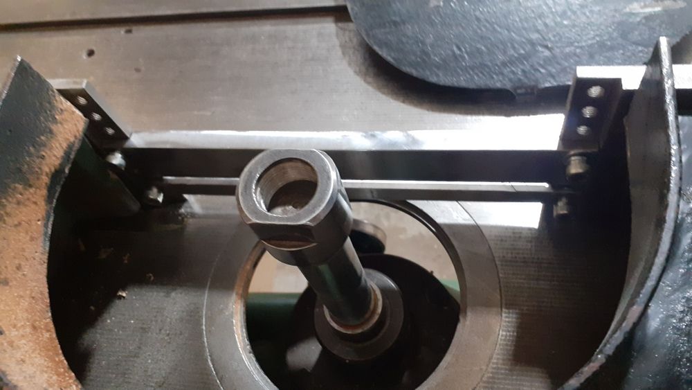 Фрезерний  верстат