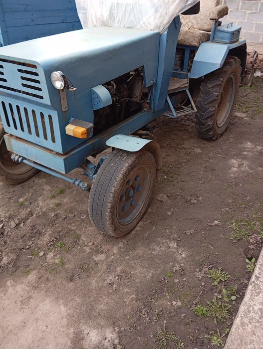 Продам трактор з причепом