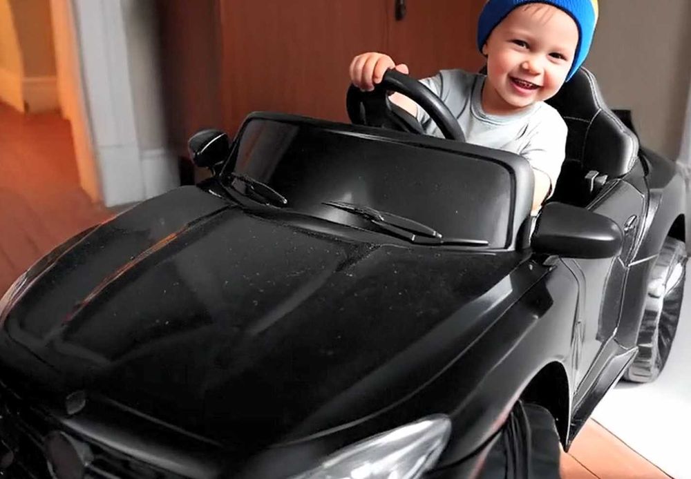 Дитячий електромобіль з пультом керування та м'яким сидінням бу