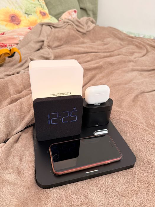 Stacja ładująca 5w1 Bigben z lampką i budzikiem