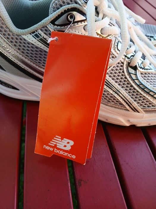 Оригінальні снікерси New Balance