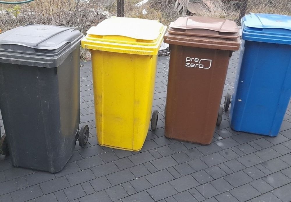 Kosz na śmieci 240 litrów, używane.
