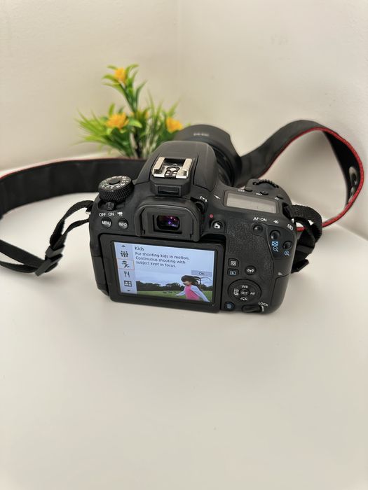 Canon Eos 77D WiFi /touch screen com lente 18-55mm e bolsa