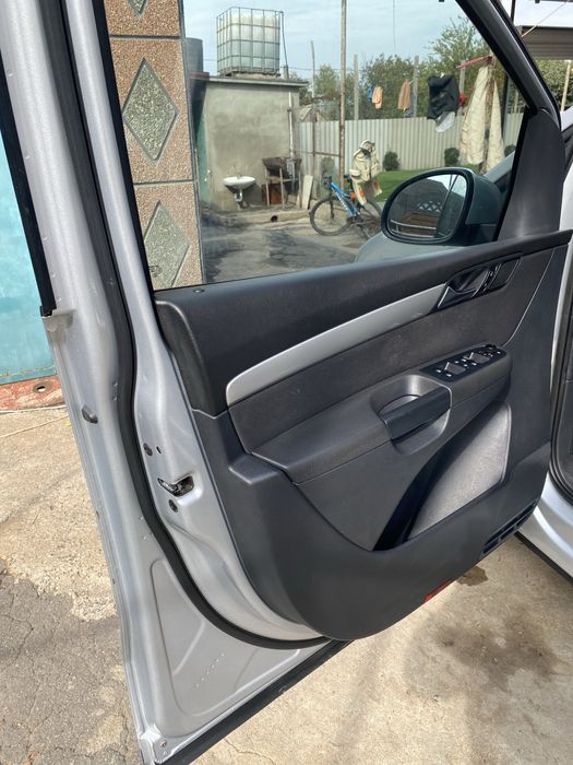 Продається Volkswagen Sharan 2011 року