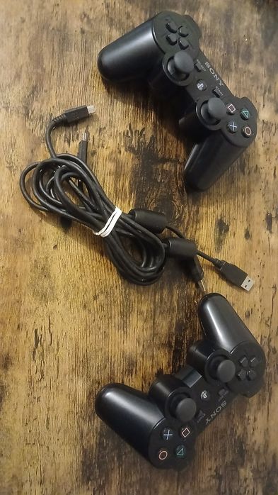 Vendo dois comandos de ps3 limitado