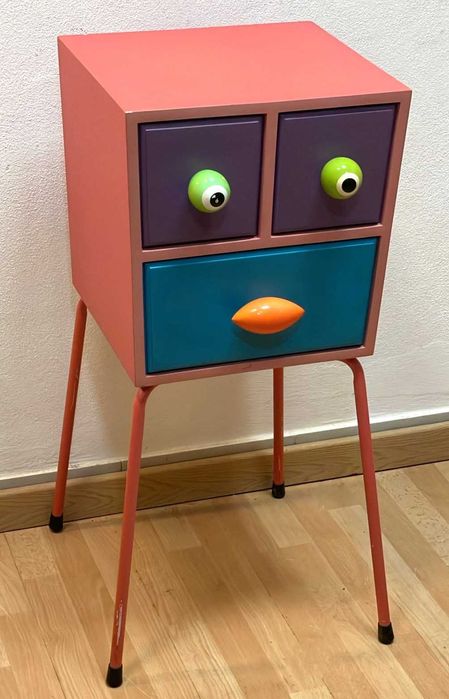 Movel antigo de apoio ao quarto infantil 40X35X90 cm