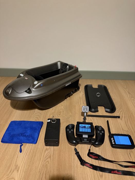 Łódka zanętowa Boatman Actor plus PRO GPS carbon echosonda