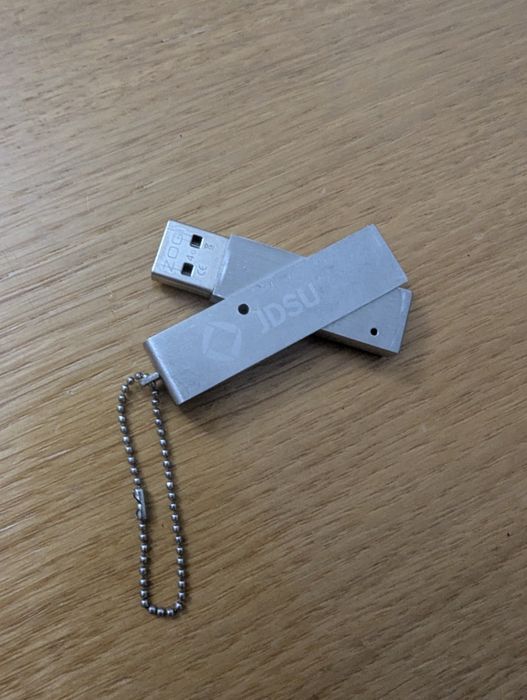 Pendrive 4GB metalowy.
