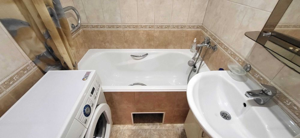 Продаж 3-х к.кв. вул. Новгородська, буд. 5, поруч 5-та дитяча лікарня.