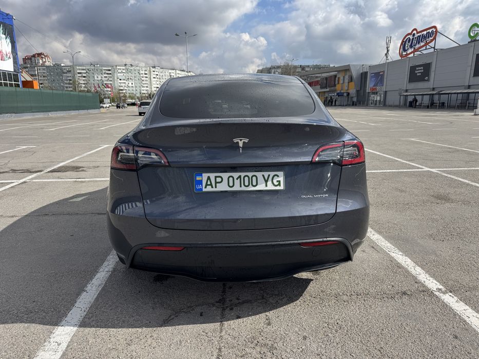Tesla Y 2023 dual motor